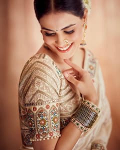 Genelia Photos: చీరలో మరింత అందంగా బొమ్మరిల్లు హాసిని