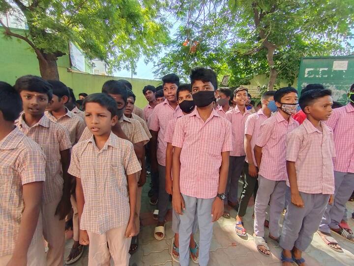 Tamil Nadu School Education Department Order Less Students 11th 12th Class Should be transferred to nearby schools அரசுப்பள்ளிகளில்  குறைவான மாணவர்கள் இருந்தால் இதை செய்யுங்கள்- பள்ளிக் கல்வித்துறை அதிரடி உத்தரவு