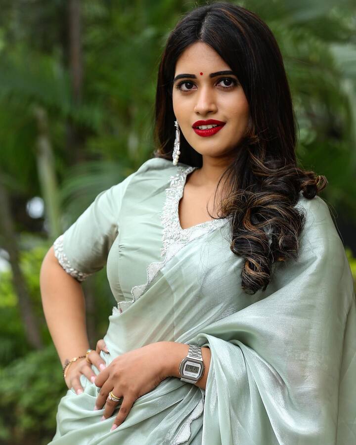 స్రవంతి చొక్కారపు బ్యూటీఫుల్ ఫోటోస్. Image Credit: Sravanthi Chokarapu / Instagram