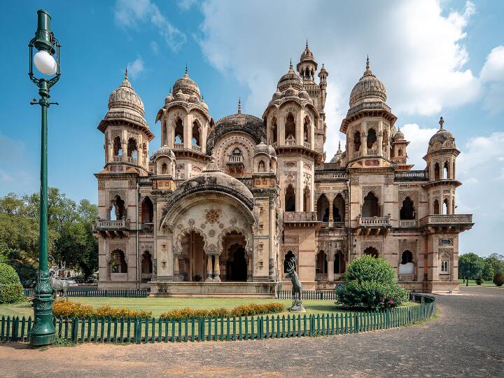 700 एकड़ के क्षेत्र में फैले इस महल के बारे में माना जाता है कि यह बकिंघम पैलेस के आकार का लगभग चार गुना है. Photo Credit- Gujarat Tourism