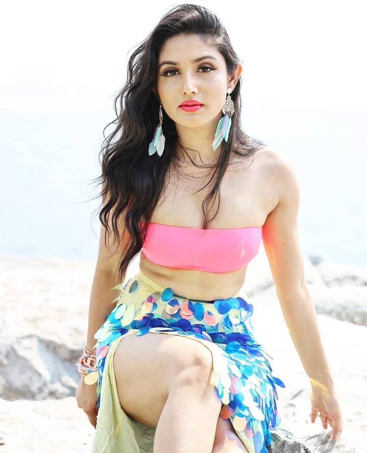 टीवी एक्ट्रेस डोनल बिष्ट (Donal Bisht) ‘एक दीवाना था’ और ‘रूप- मर्द का नया स्वरूप’ जैसे सीरयल्स में काम कर चुकी हैं.