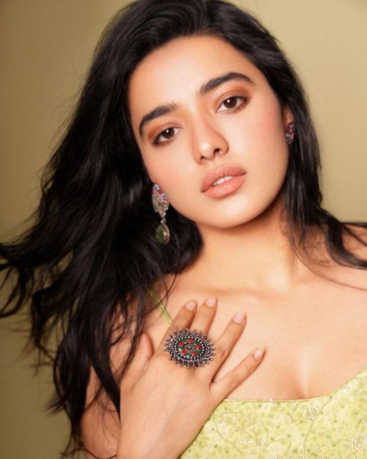 తాజాగా ఈ బ్యూటీ షేర్ చేసిన ఫొటోలు ఇప్పుడు వైరల్ అవుతున్నాయి. (Photo Courtesy: Ketika Sharma Instagram)