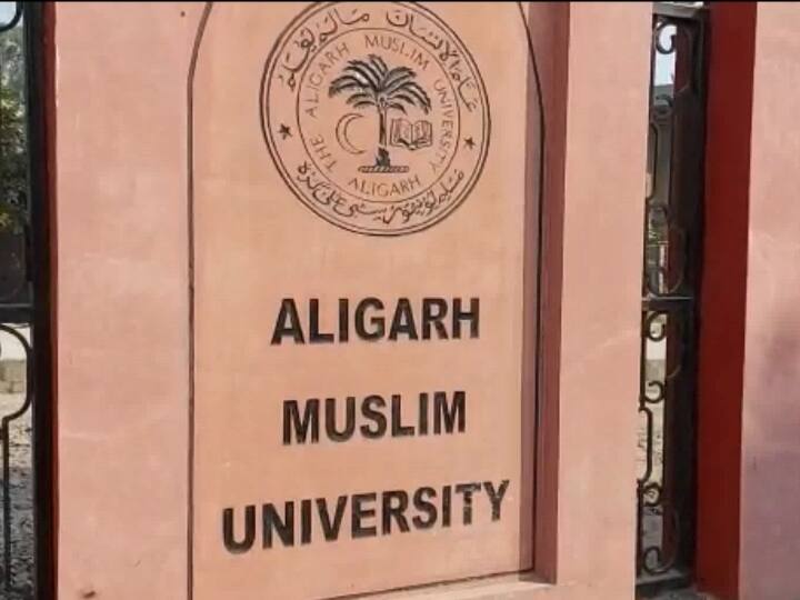 Aligarh News Controversy broke out in AMU regarding the elections of Teachers Association VC postponed the elections ANN Aligarh Muslim University में टीचर्स एसोसिएशन के चुनावों को लेकर छिड़ा विवाद, सांसद ने कहा- वीसी से करेंगे बात