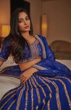 Srinidhi Shetty :அழகின் மொத்தம் நீயா... நீல நிறத்தில் ஸ்ரீநிதி ஷெட்டியின் நீயூ க்ளிக்ஸ்!