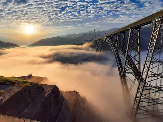 તે ફ્રાન્સના એફિલ ટાવર કરતાં 35 મીટર ઊંચો છે. આ રેલવે લાઇન પરનો પ્રોજેક્ટ ડિસેમ્બર 2022 સુધીમાં પૂર્ણ કરવાનો લક્ષ્યાંક રાખવામાં આવ્યો છે.