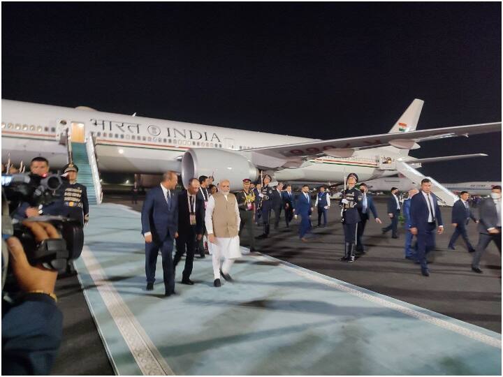 PM Modi Leaving for Samarkand Uzbekistan to take part in SCO Summit SCO Summit: पीएम मोदी एससीओ समिट के लिए उज्बेकिस्तान पहुंचे, इन नेताओं से कर सकते हैं मुलाकात