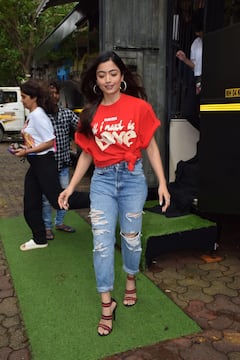 Rashmika mandanna: ఎర్ర మందారంలా మెరిసిపోతున్న కన్నడ బ్యూటీ