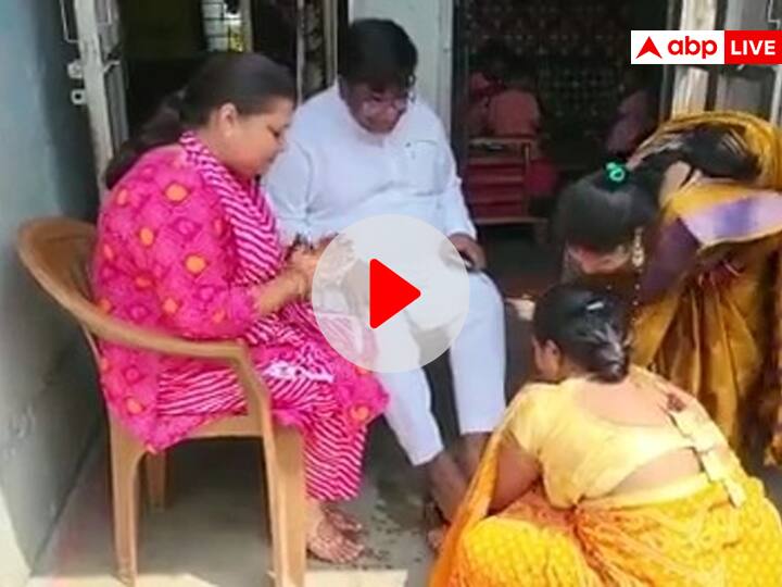 Chhattisgarh Congress MLA Vinay Jaiswal controversy over getting women to wash feet ANN Chhattisgarh News: महिलाओं से पैर धुलवाकर घिरे छत्तीसगढ़ के कांग्रेस विधायक, विपक्ष ने उठाए सवाल