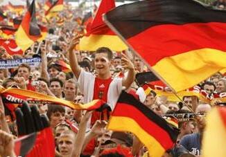 ১৯৪২ ও ১৯৪৬ সালের বিশ্বকাপ বাতিল হওয়ার পর ফের ১৯৫০ সালে বিশ্বকাপের আসর বসেছিল। কিন্তু সেই টুর্নামেন্টে জার্মানির অংশগ্রহণে নিষেধাজ্ঞা ছিল।