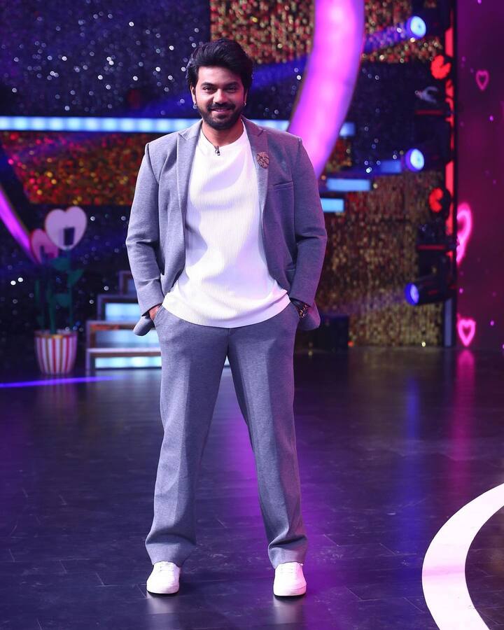 విజయవాడకు చెందిన అర్జున్ అంబటి రెండేళ్ల పాటు ఐటీ జాబ్ చేశాడు. ఈ సమయంలో హెచ్ ఆర్ ఉద్యోగి సురేఖతో పరిచయం ప్రేమగా మారింది. ఇరు కుటుంబాల అంగీకారంలో పెళ్లిచేసుకున్నారు.