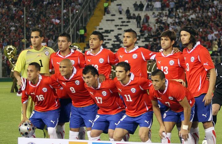 ১৯৮৯ বিশ্বকাপে ব্রাজিল-চিলি ম্যাচে ঝামেলার ফলে মাঠেই ফ্লেয়ার ছোড়া হয়েছিল। মনে করা হচ্ছিল যে সেই ফ্লেয়ারের আঘাত পেয়েছেন চিলির গোলকিপার। কিন্তু তা আদৌ হয়নি। তাই পরের বিশ্বকাপে চিলিকে নির্বাসিত করা হয়। সেই গোলকিপারও সারাজীবনের জন্য নির্বাসিত করা হয়।