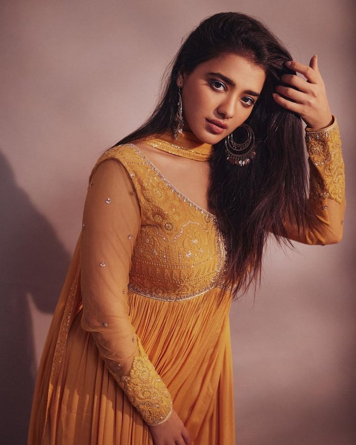 ఎప్పటికప్పుడు తన హాట్ ఫొటోలను షేర్ చేస్తూ ఉంటుంది. (Photo Courtesy: Ketika Sharma Instagram)