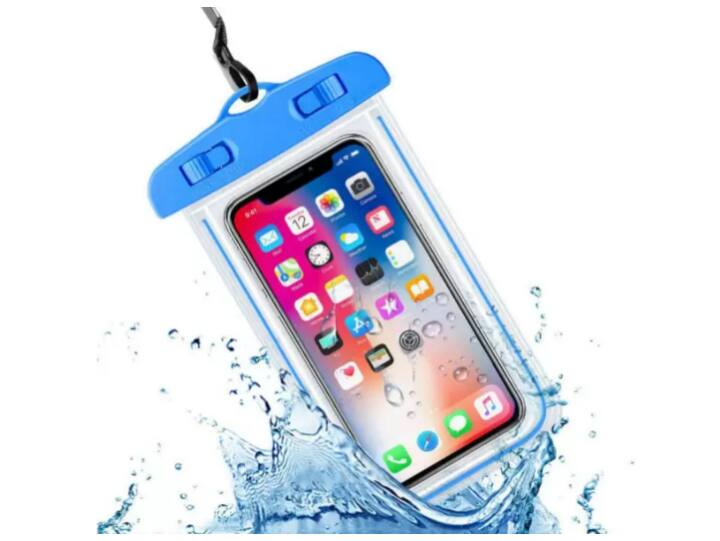 वॉटरप्रूफ स्माटफोन कवर भी आपके लिए अच्छा ऑप्शन साबित हो सकता है, क्योंकि सफर के दौरान बारिश या पानी में जाने की वजह से स्मार्टफोन खराब हो सकता है, लेकिन वॉटरप्रूफ कवर आपके स्मार्टफोन को खराब होने से बचाने का काम करता है.