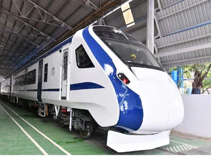 Railway will run 75 new vande bharat train with in a year know all about this new train Vande Bharat trains: जल्दी ही पूरे देश में चलेंगी 75 नई वन्दे भारत ट्रेनें, जानें क्या है इस ट्रेन की खासियत
