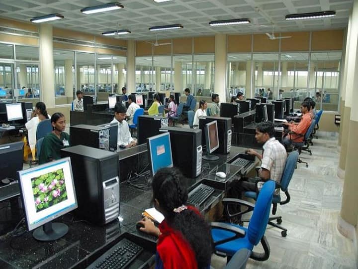 Women Muslims lowered castes earn less get fewer jobs Oxfam India report Oxfam : இவர்களெல்லாம் இவ்வளவு குறைவாக ஊதியம் பெறுகிறார்கள்.. ஆக்ஸ்ஃபாம் அளிக்கும் அதிர்ச்சி ரிப்போர்ட்..