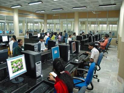 Women Muslims lowered castes earn less get fewer jobs Oxfam India report Oxfam : இவர்களெல்லாம் இவ்வளவு குறைவாக ஊதியம் பெறுகிறார்கள்.. ஆக்ஸ்ஃபாம் அளிக்கும் அதிர்ச்சி ரிப்போர்ட்..