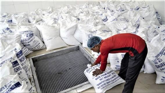 Sugar Export: आने वाले हफ्तों में 50 लाख टन चीनी होगी निर्यात, मिल सकती है मंजूरी Sugar Export: आने वाले हफ्तों में 50 लाख टन चीनी होगी निर्यात, मिल सकती है मंजूरी