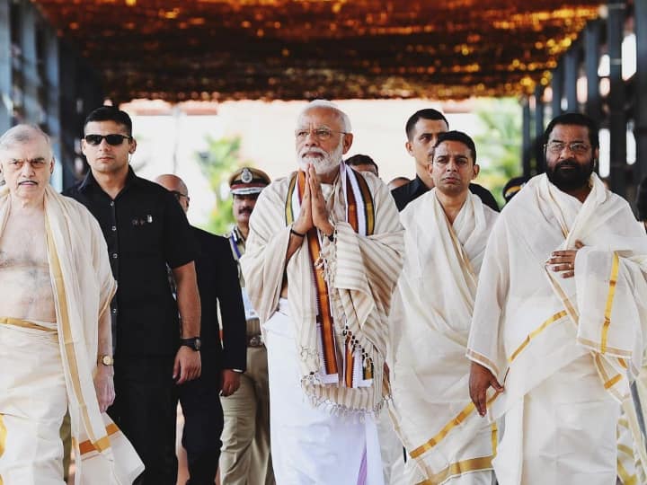 साल 2019 में जून के महीने में पीएम मोदी केरल के गुरुवायूर मंदिर पहुंचे थे. इस दौरान उनका शानदार लुक देखने को मिला था.