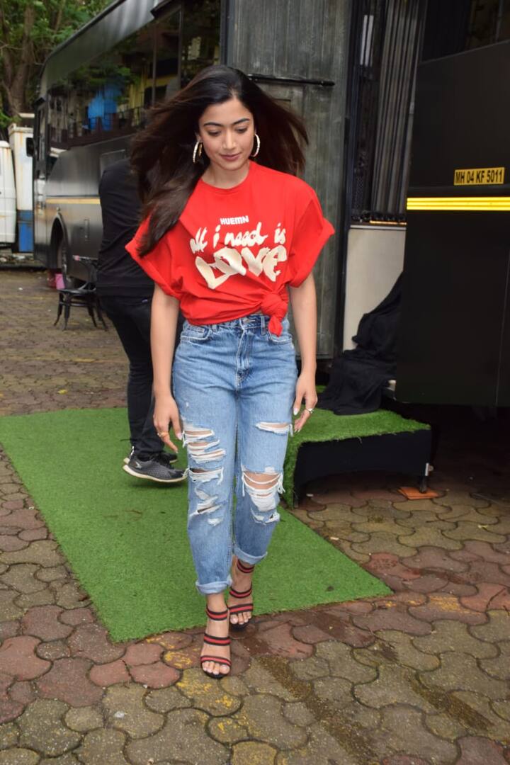 సౌత్ టు నార్త్ అన్ని భాషాల్లోనూ అవకాశాలు దక్కించుకుంటున్నది.