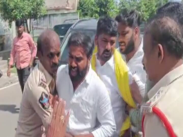 Andhra Pradesh: Clash Broke Out Between Police & Telugu Nadu Students Federation Workers At Assembly Andhra Pradesh: Clash Broke Out Between Police & Telugu Nadu Students Federation Workers At Assembly