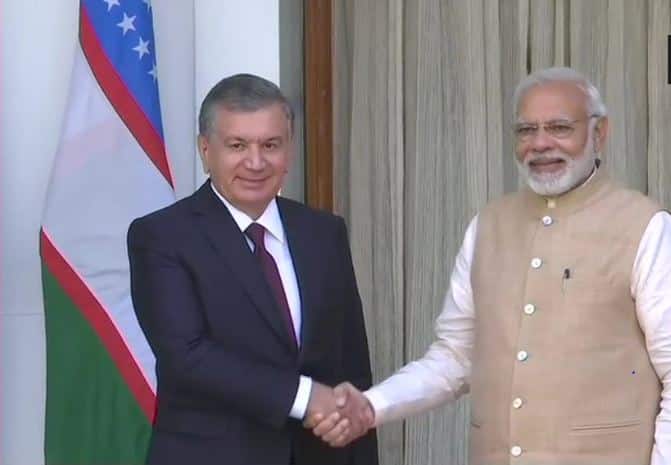 उज्बेकिस्तान के राष्ट्रपति शवकत मिर्जियोयेव के निमंत्रण पर पीएम मोदी एससीओ के राष्ट्राध्यक्षों की परिषद की 22 वीं बैठक में भाग लेने के लिए 15-16 सितंबर को समरकंद में होंगे