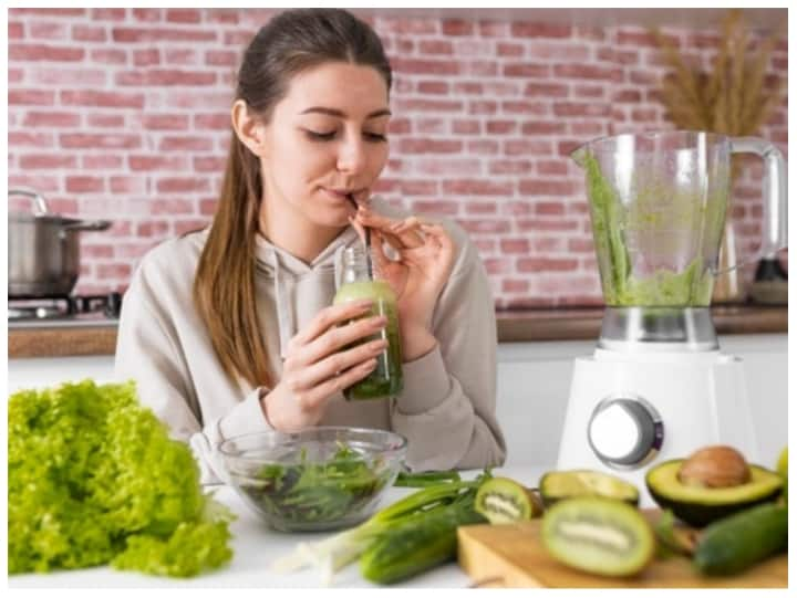 Detox Your Body: खून में जमा टॉक्सिन्स को बाहर निकालने के लिए आप ये 5 ड्रिंक पिएं. इससे ब्लड की क्लीनिंग होगी और बॉडी आसानी से डिटॉक्स होगी.