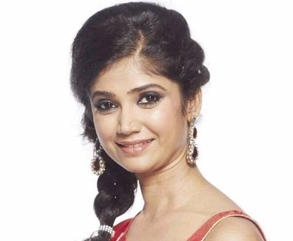 रतन राजपूत का भी यूट्यूब चैनल है, जिसके जरिए एक्ट्रेस अपने फैंस से इंटरैक्ट करती हैं. अपने चैनल पर पर्सनल और प्रोफेशनल लाइफ से जुड़े मोमेंट को एक्ट्रेस शेयर करती हैं.