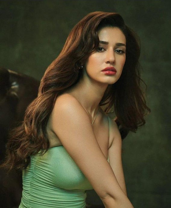 Disha Patani Pics: आदिवासी लुक के साथ सिर पर ताज सजाए दिखीं दिशा पटानी, पहली बार देखा होगा एक्ट्रेस का ऐसा रूप!