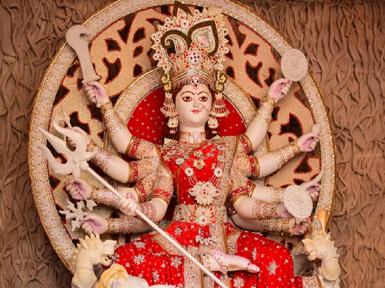 Navratri And Durga Puja 2022: The Key Differences Between The Two Festivals Navratri And Durga Puja 2022: The Key Differences Between The Two Festivals