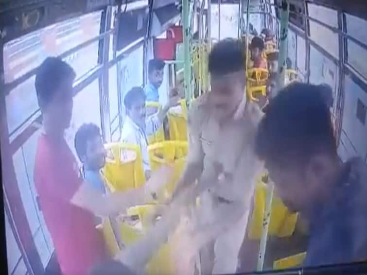 Madhya Pradesh Bus Conductor Asked Passenger To Pay Full Fare attacked him - Watch video Watch video: ரூ. 5 கம்மியா இருக்கு... காசு கேட்ட நடத்துனர்.. கோபத்தில் கொடூரமாக தாக்கிய என்சிசி மாணவர்!