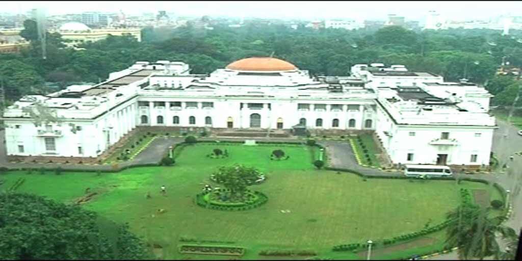 WB Assembly: বিজেপির নবান্ন অভিযানের আঁচ, জোড়া বিক্ষোভে উত্তাল বিধানসভা BJP MLAs directed to surrender over allegations of police beating in Nabanna Avijan WB Assembly: বিজেপির নবান্ন অভিযানের আঁচ, জোড়া বিক্ষোভে উত্তাল বিধানসভা