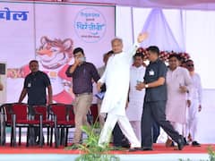 Bharatpur: सीएम गहलोत के मंच से एक मंत्री ने दूसरे मंत्री को सुना दी खरी खोटी, पढ़ें पूरा मामला