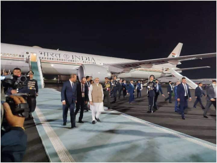 PM Modi arrives in Uzbekistan for SCO summit, may meet 'these' leaders एससीओ शिखर परिषदेसाठी पंतप्रधान मोदी उझबेकिस्तानमध्ये पोहोचले, 'या' नेत्यांना भेटू शकतात