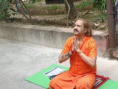 गाजियाबाद में महंत को मिली 'सिर तन से जुदा' की धमकी, कार्रवाई ना होने पर धरने पर बैठे