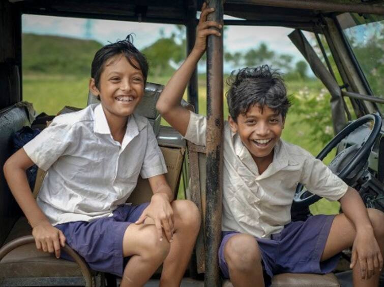 Prasun Chatterjee directed tale of two friends Dostojee to release on 11 November in Kolkata 'Dostojee': শৈশবে ফিরে যাওয়া 'দোস্তজী'র হাত ধরে, সফর পরিচালনায় প্রসূন চট্টোপাধ্যায়