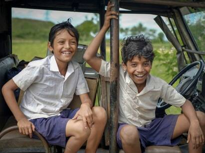Prasun Chatterjee directed tale of two friends Dostojee to release on 11 November in Kolkata Dostojee: শৈশবে ফিরে যাওয়া দোস্তজীর হাত ধরে, সফর পরিচালনায় প্রসূন চট্টোপাধ্যায়