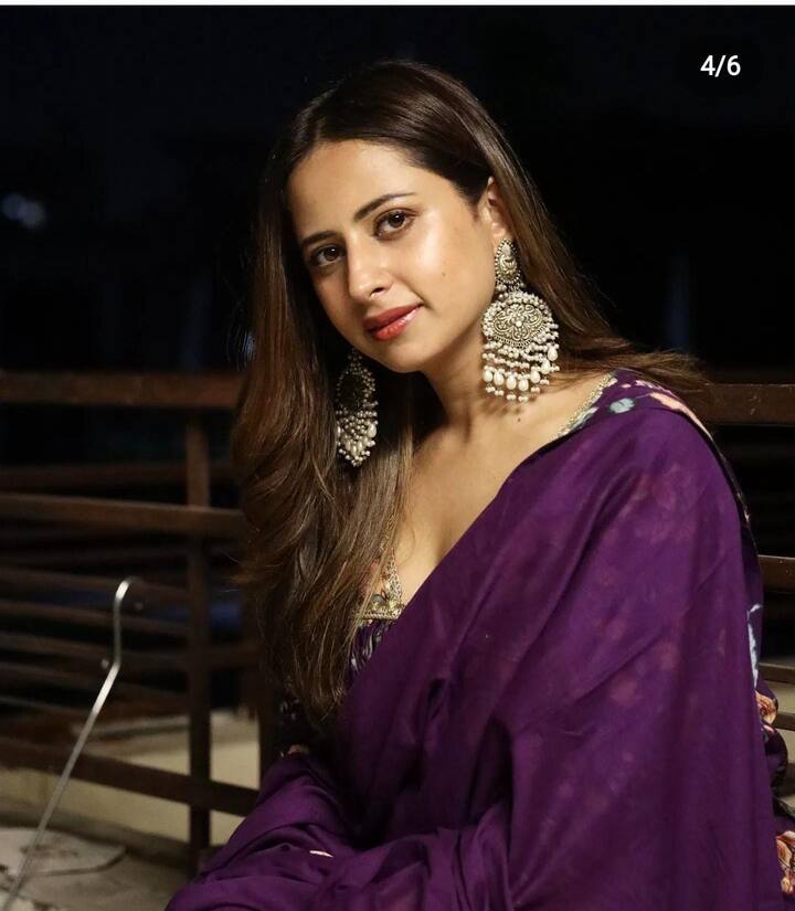 ਸਰਗੁਣ ਆਪਣੀ ਪਹਿਲੀ ਹੀ ਬਾਲੀਵੁੱਡ ਫ਼ਿਲਮ 'ਚ ਛਾ ਗਈ ਹੈ। 'ਕਠਪੁਤਲੀ' ਫ਼ਿਲਮ 'ਚ ਸਰਗੁਣ ਦੇ ਕੰਮ ਦੀ ਕਾਫ਼ੀ ਤਾਰੀਫ਼ ਹੋਈ ਹੈ।