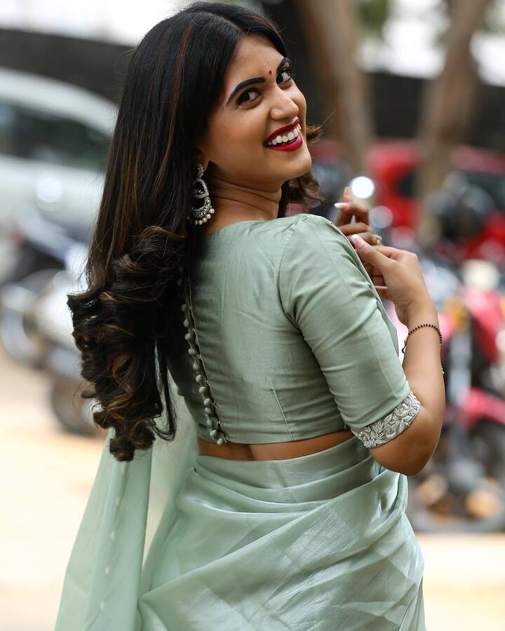 స్రవంతి చొక్కారపు బ్యూటీఫుల్ ఫోటోస్. Image Credit: Sravanthi Chokarapu / Instagram