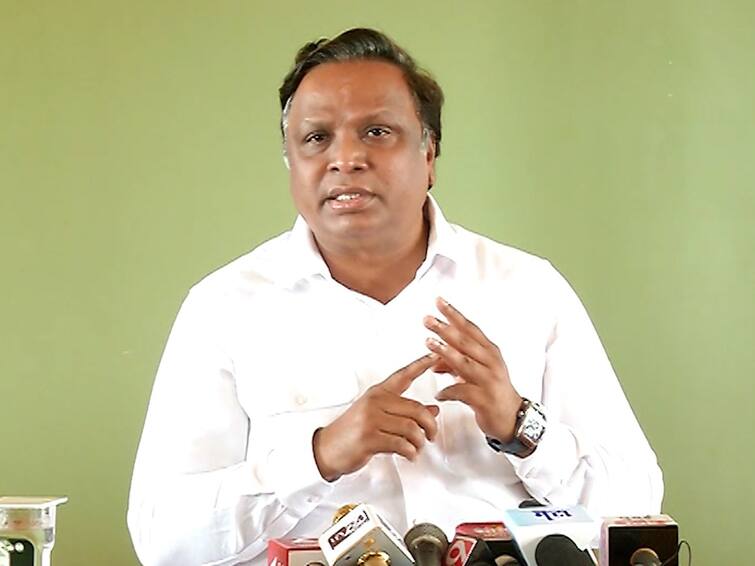 Vedanta Foxconn Ashish Shelar on Vedanta Foxconn project targets shivsena and aditya thackeray maharashtra updates Ashish Shelar : 'कट कमिशन'मुळे फॉक्सकॉन प्रकल्प महाराष्ट्राबाहेर गेल्याचा संशय, या प्रकरणाची सखोल चौकशी व्हावी : आशिष शेलार