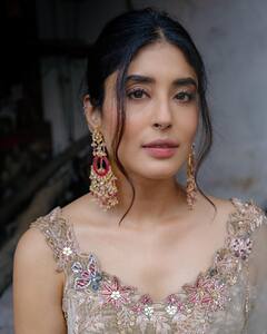 सूट-बूट में कृतिका कामरा का Sizzling लुक देख फैंस की हो गई सिट्टी-बिट्टी गुल, कर रहे ऐसे ऐसे कमेंट्स