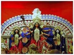 Top Durga Puja Pandals: જો તમે દુર્ગા પૂજા દરમિયાન કોલકાતાના આ ભવ્ય પંડાલો ન જોયા હોય, તો તમે શું જોયું? અહીં તમે માંના દર્શન કરી શકો છો