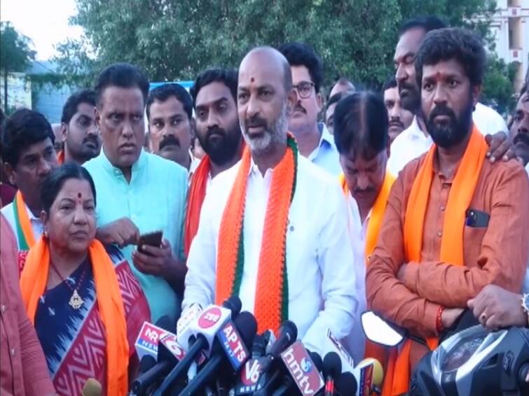 Hyderabad bjp chief Bandi Sanjay comments on CM KCR TRS govt decision Ambedkar name to new secretariat DNN Bandi Sanjay :  లిక్కర్ స్కామ్  వీడియోలు బయటపడడంతో అంబేడ్కర్ రాగం- బండి సంజయ్