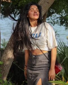 Divyabharathi : பூவே காதல் பூக்கும் பூவே...நடிகை திவ்யபாரதியின் லேட்டஸ்ட் க்ளிக்ஸ்!