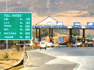Pune-Mumbai Expressway Toll Rates : 'मुंबई-पुणे एक्स्प्रेस वे'चा प्रवास महागणार; टोलमध्ये 18 टक्क्यांनी वाढ होणार 