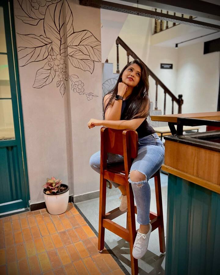 మైసూర్లో 1993 జనవరి 8న జన్మించిన అమూల్యా.. 2014లో కన్నడ సీరియల్ ‘స్వాతి ముత్తు’తో నటిగా అరంగేట్రం చేసింది. ‘కమలి’ అనే సీరియల్తో మంచి గుర్తింపు తెచ్చుకుంది. ఆ తర్వాత.. ‘పునర్ వివాహ’, ‘ఆరామనే’ సీరియల్స్ చేసింది. ఆరామనే సీరియల్ లో నెగిటివ్ లీడ్ లో ప్రత్యేక గుర్తింపు తెచ్చుకుంది.