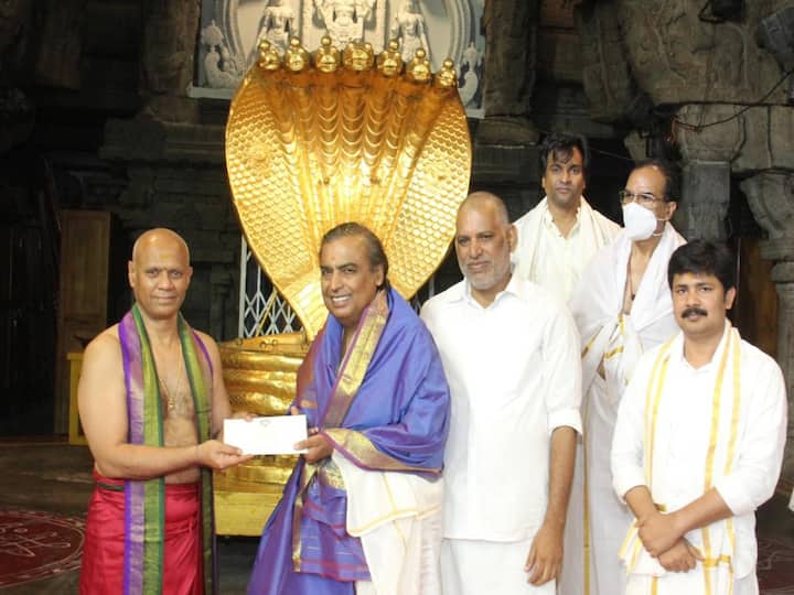 AP Mukesh Ambani Visits Tirumala Mukesh Ambani Donates Rs 1.5 Crore To Tirumala Temple DNN Mukesh Ambani Visits Tirumala: శ్రీవారి సేవలో శ్రీమంతుడు- తిరుమలకు అంబానీ భారీ విరాళం!
