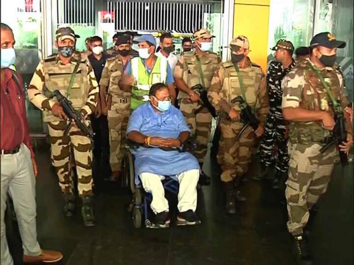 নিয়োগ কেলেঙ্কারির মাস্টারমাইন্ড পার্থ চট্টোপাধ্যায়, হেফাজতে নেওয়া প্রয়োজন, আদালতে দাবি সিবিআই-এর। অন্যদিকে ফের একবার জামিন চাইলেন পার্থ। বলেন, ‘ইডি দু’মাস ধরে জেলে রেখেছে, এবার সিবিআই হেফাজতে চাইছে’