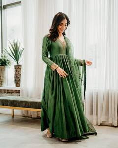 PHOTO: श्रिया पिळगावकरचे बोल्ड फोटो पाहून चाहते म्हणाले क्या बात!; पाहा फोटो