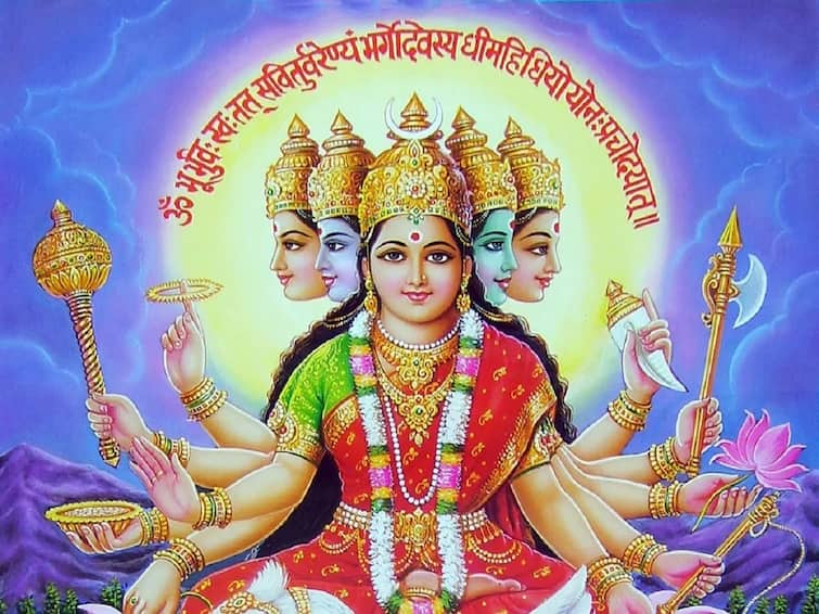 Gayatri mantra chanting benefits do not make these mistakes Gayatri Mantra Significance: શક્તિશાળી છે આ ગાયત્રી મંત્ર, મનોવાંછિત આપે છે ફળ, જાપમાં ન કરો આ ભૂલ