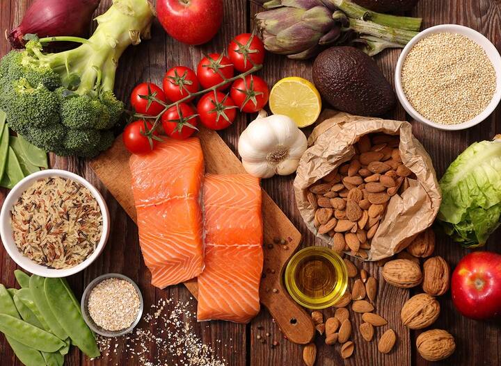 ਸ਼ੁਰੂ ਵਿਚ ਤੁਸੀਂ ਡਾਕਟਰ ਦੀ ਸਲਾਹ 'ਤੇ ਪੈਰਾਸੀਟਾਮੋਲ ਅਤੇ ਕ੍ਰੋਸਿਨ ਦੇ ਸਕਦੇ ਹੋ। ਉਥੇ ਹੀ ਡੇਂਗੂ ਵਿੱਚ ਕਦੇ ਵੀ ਐਸਪਰੀਨ ਅਤੇ ਡਿਸਪ੍ਰੀਨ ਨਾ ਦਿਓ।